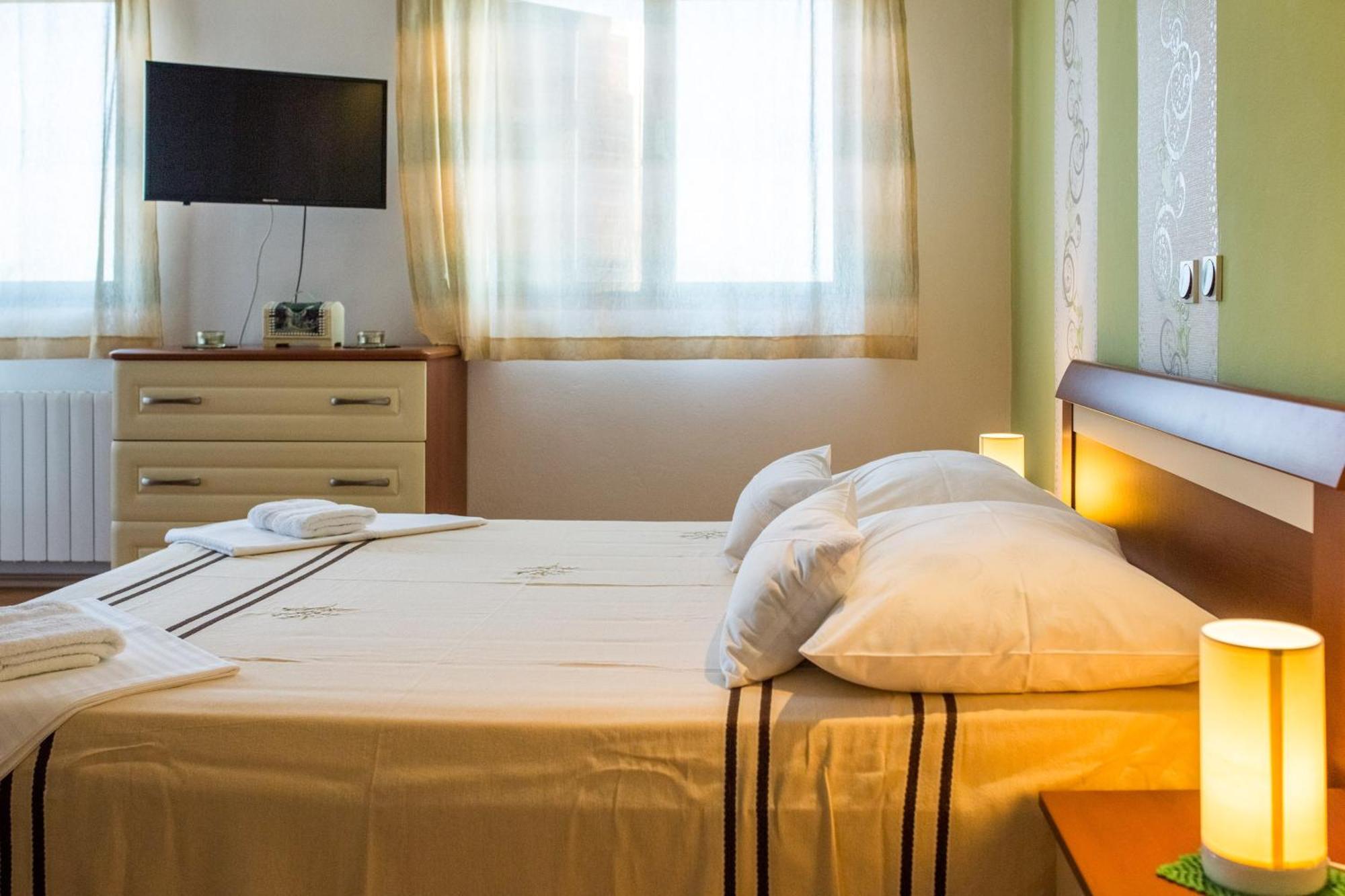 Apartment Mande Brist Εξωτερικό φωτογραφία
